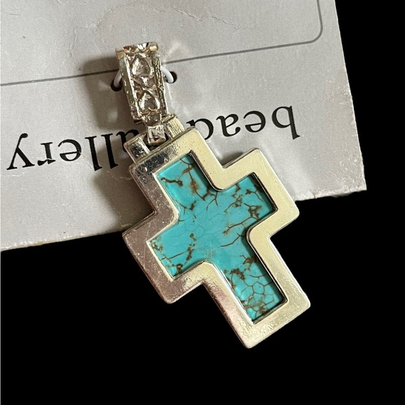 Faux Turquoise Silvertone Pendant NWT - Picture 2 of 3